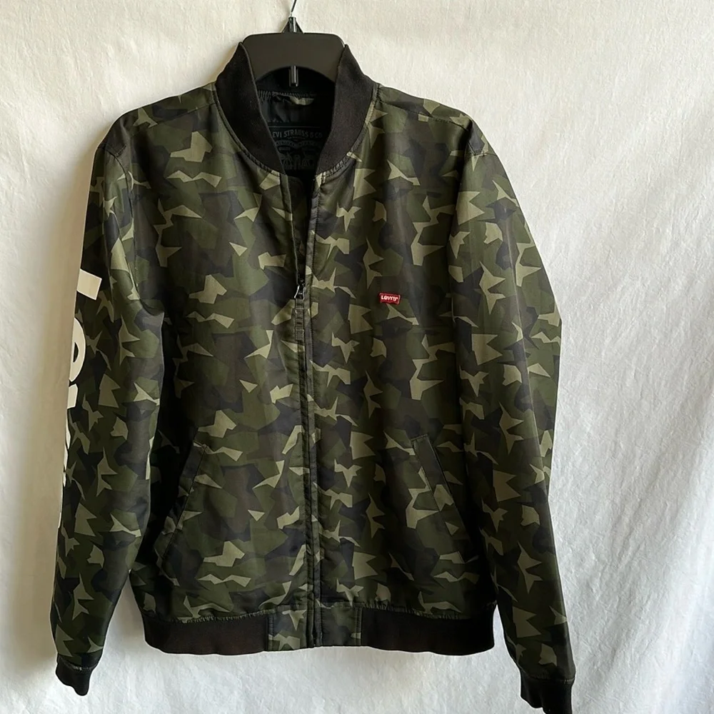 Levi’s camo men’s bomber jacket, size M